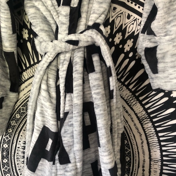 PINK Robe - Picture 3 of 5